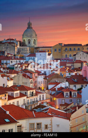 Lisbona. Immagine di Lisbona, Portogallo durante la drammatica sunrise. Foto Stock