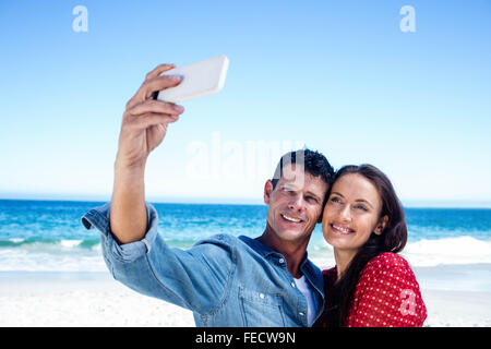 Carino coppia prendendo un selfie Foto Stock