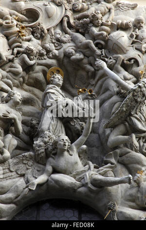 San Antonio di Padova, facciata di San Jacob chiesa, la Città Vecchia di Praga Foto Stock