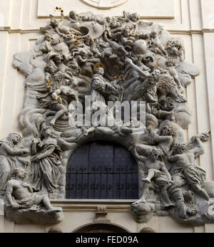 San Antonio di Padova, facciata di San Jacob chiesa, la Città Vecchia di Praga Foto Stock