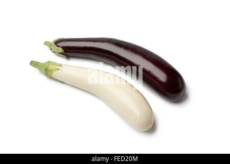 Giapponese bianco e viola melanzane su sfondo bianco Foto Stock