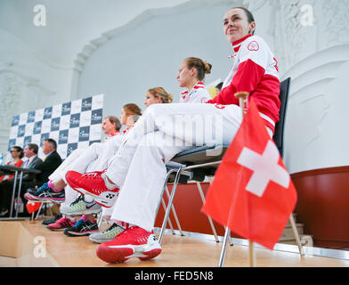 Leipzig, Germania. 05 feb 2016. Swiss giocatore di tennis Martina Hingis (R) assiste il sorteggio cerimonia del tennis Fed Cup World Cup tra la Germania e la Svizzera a Leipzig, Germania, 05 febbraio 2016. Foto: Jan Woitas/dpa/Alamy Live News Foto Stock