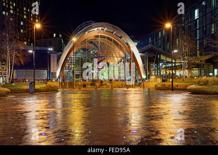 UK,South Yorkshire, Sheffield, Tudor Square,giardini invernali di notte Foto Stock