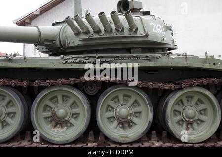 Serbatoio pesante T-80 a Vukovar, Croazia - residue dopo la guerra civile Foto Stock