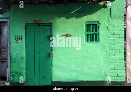 Coloratissima casa indiana. Bright Green building in Kolkata, West Bengal, India il 23 febbraio 2012. Foto Stock