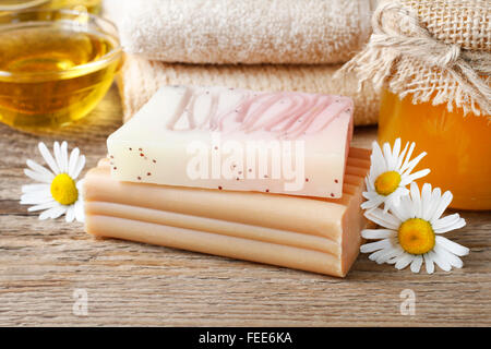 Due barre di sapone artigianale Foto Stock