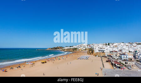 Il Portogallo, Algarve, distretto di Faro, Albufeira, vista di Praia dos isole Pescadores, Spiaggia dei Pescatori Foto Stock
