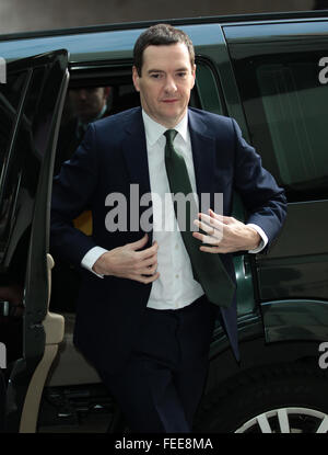 Londra, UK, 22 Novembre 2015: George Osborne MP, il partito conservatore britannico candidato Cancelliere dello Scacchiere assiste la BBC Foto Stock