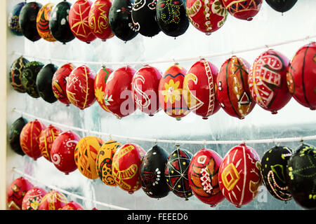 Righe del dipinto di uova di pasqua da diverse regioni, Ucraina Foto Stock
