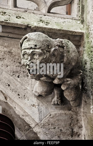 Stony gargoyle gotico sul Municipio di Marienplatz, Monaco di Baviera, Germania Foto Stock