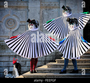 Carnevale Venezia 2012 sui gradini della Basilica di Santa Maria della Salute Foto Stock