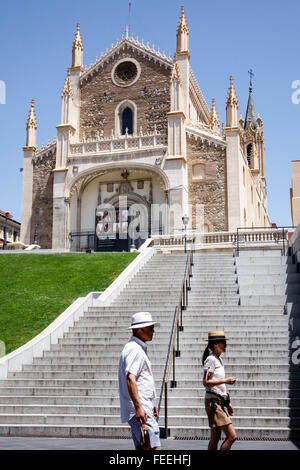 Madrid Spagna,Europa europea,spagnolo,Retiro,San Jeronimo el Real,chiesa,Isabelline Gothic,scala,Asian adult,adults,uomo uomini maschio,donna donne, Foto Stock