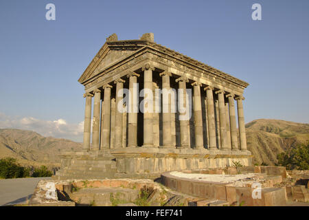 Tempietto ellenistico in Garni, Armenia, luce della sera Foto Stock