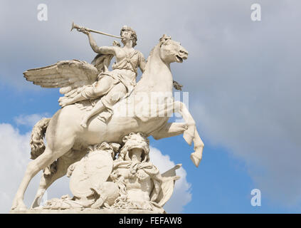 La statua di Pegasus a Parigi, Francia Foto Stock