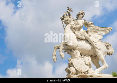 La statua di Pegasus a Parigi, Francia Foto Stock