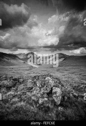 Guardando in giù nel Ennerdale valle dal timpano verde Foto Stock