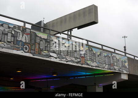 Un murale sul cavalcavia Ringway in Gosford Street, Coventry, Regno Unito Foto Stock