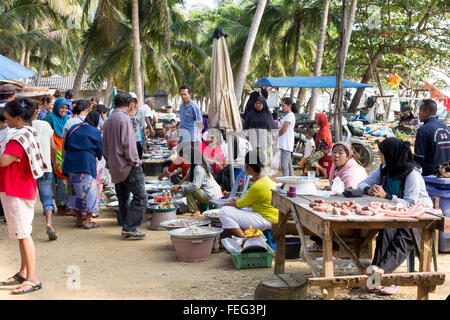 Si spegne sul mercato in Nakhon Si Thammarat provincia, Thailandselling Foto Stock