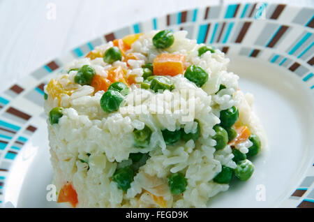 Risotto Tricolore - Italian risotto con peperone giallo, fagioli verdi e la carota. Foto Stock