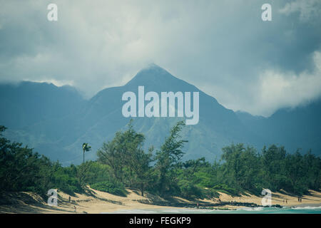 Spreckesville spiaggia davanti al West Maui Mountains sull'isola di Maui, Hawaii (USA) Foto Stock