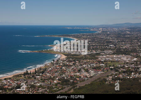 Vista aerea guardando attraverso Wollongong a Port Kembla Illawarra regione NSW Australia Foto Stock