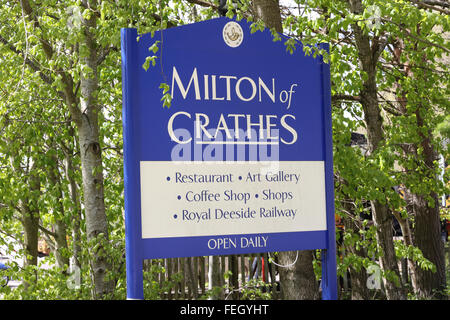 Segno per il Milton di Crathes Visitor Center, Aberdeenshire, Scozia, con il ristorante e le attrazioni elencate Foto Stock