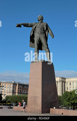 Statua di Lenin a Moskovskaya Square, San Pietroburgo, Northwestern, Russia. Foto Stock