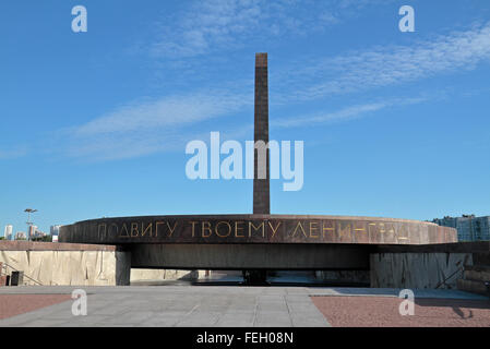 Il monumento agli eroici difensori di Leningrado su Piazza Vittoria (Ploshchad Pobedy), San Pietroburgo, Northwestern, Russia. Foto Stock