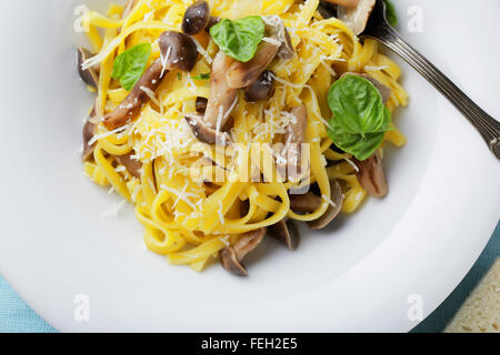 La pasta fresca con funghi, alimentari top Foto Stock