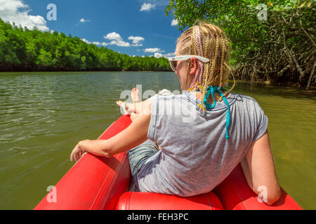 Kayak nelle foreste di mangrovie Foto Stock