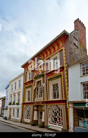 La drammatica e colorata architettura della casa egiziana di proprietà di The Landmark Trust in Penzance, Cornwall, England, Regno Unito Foto Stock