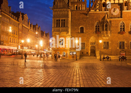 Polonia Wroclaw, il Vecchio Municipio e la piazza di notte, il centro storico della città Foto Stock