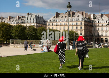 Dai capelli rossi le donne a Parigi, Francia Foto Stock