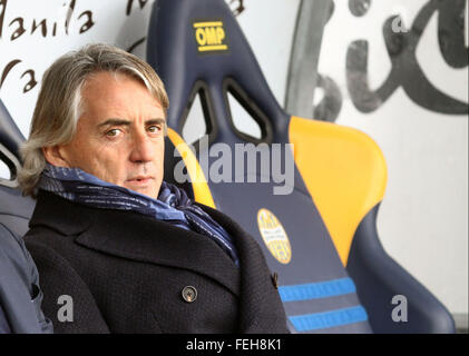 Roberto Mancini Inter Head Coach guarda durante il campionato italiano di una partita di calcio tra Hellas Verona FC v FC Inter (foto di Andrea Spinelli / Pacific Stampa) Foto Stock