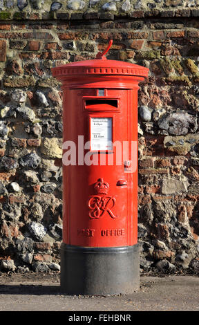 George VI pilastro scatola o cassetta postale su una strada del Regno Unito. Foto Stock