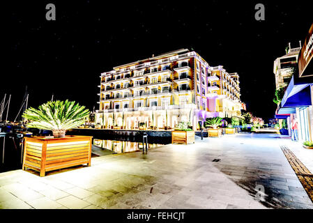 Hotel Regency in Marina Porto Montenegro di Tivat, Montenegro di notte Foto Stock