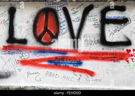 I graffiti sulla parete di Abbey Road Studios Foto Stock