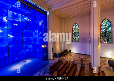 Chiesa protestante, 'Marktkirche' nel centro della città di Essen, Germania, downtown, l arte vetraria 'l'Occidente coro", Foto Stock