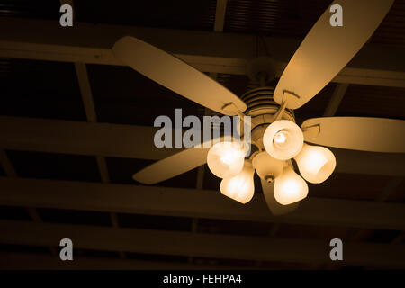 Vintage deco lampada da soffitto e ventola Foto Stock