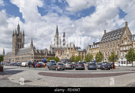 Panorama del Grote Markt square a Ypres, Belgio Foto Stock