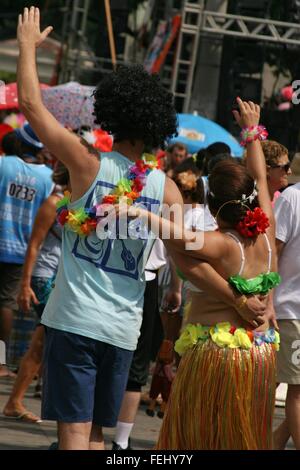 Rio de Janeiro, Brasile, 7 febbraio, 2016. Per il ventesimo anno, "Cordão do Boitatá' street party band raccoglie migliaia di vivaci fêtards nel centro di Rio. La sua scaletta è composto fondamentalmente da samba e marchinha canzoni. Credito: Maria Adelaide Silva/Alamy Live News Foto Stock