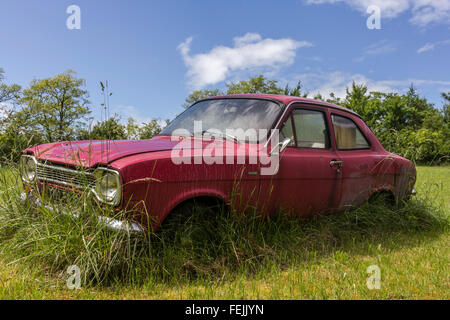 Abbandonata la Ford Escort MK1 Foto Stock