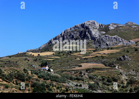 Creta, piccola cappella prima della Kedros montagne nel sud dell'isola vicino a place Lefkogia Foto Stock