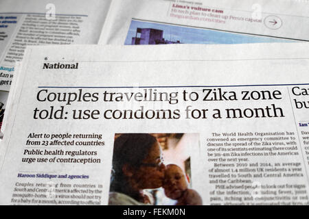 Quotidiano Guardian articolo headline "coppie in viaggio alla zona di Zika ha detto: usare il preservativo per un mese " Gennaio 2016 Foto Stock