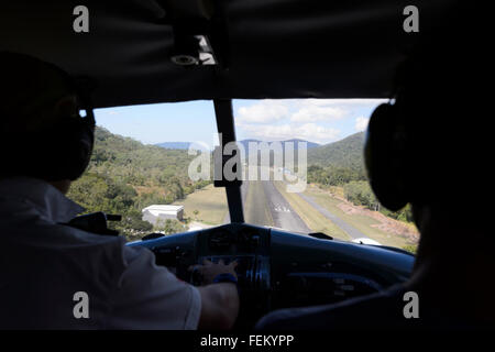 In arrivo a terra a Airlie Beach Airport, sulla costa di Whitsunday, Queensland, Australia Foto Stock