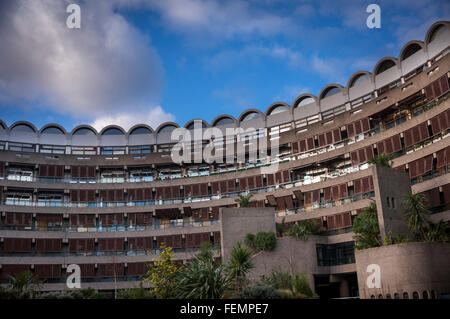 Moderne "Brutalist' edifici del Barbican Station Wagon nella città di Londra, Regno Unito Foto Stock