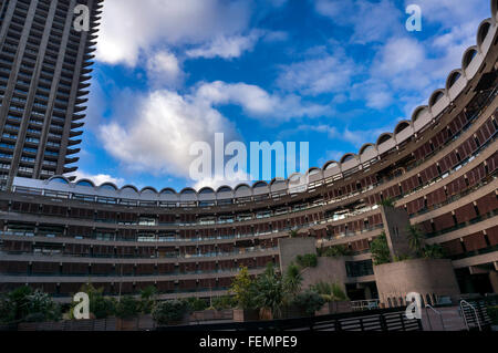 Moderne "Brutalist' edifici del Barbican Station Wagon nella città di Londra, Regno Unito Foto Stock