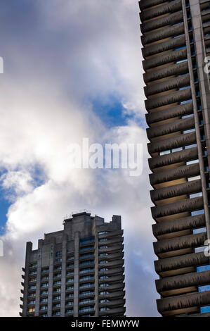 Moderne "Brutalist' edifici del Barbican Station Wagon nella città di Londra, Regno Unito Foto Stock