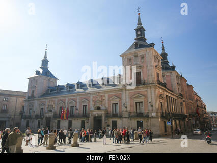 MADRID, Spagna - 14 novembre 2015: Casa de la Villa (1692), sede del governo municipale a la Plaza de la Villa a Madrid, Foto Stock