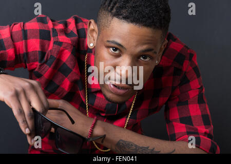Ritratto di hip hop americano africano ballerino sfondo isolato Foto Stock